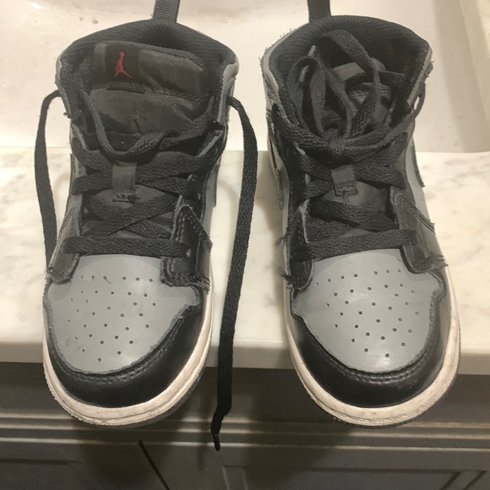 Air Jordan 1 mid toddler shoes
